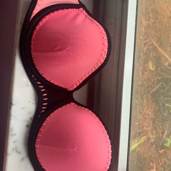 VICTORIA SECRET BATHING SUIT TOP - Picture 1 of 3